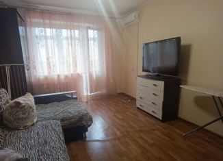 Сдается в аренду однокомнатная квартира, 38 м2, Саратов, улица имени Братьев Никитиных, 8к5