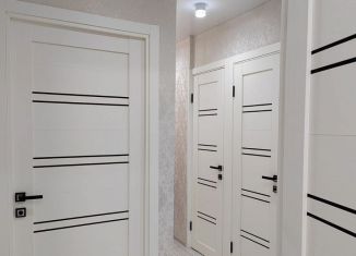 Продаю двухкомнатную квартиру, 48.7 м2, Старый Оскол, микрорайон Интернациональный, 10