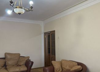 Продаю четырехкомнатную квартиру, 108 м2, Махачкала, улица Ирчи Казака, 13А