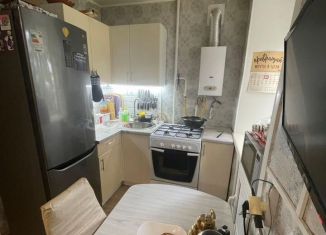 Продаю 2-ком. квартиру, 44 м2, Азнакаево, улица Гагарина, 5