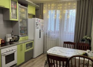 Продается 2-ком. квартира, 60.4 м2, Чехов, Земская улица, 2