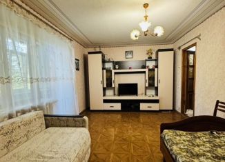 Сдам в аренду 1-ком. квартиру, 45 м2, Азов, переулок Павлова, 70