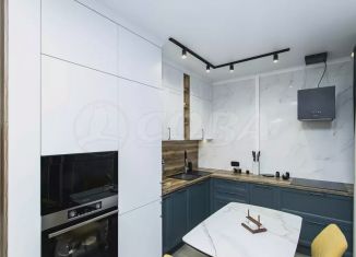 Сдам 2-комнатную квартиру, 81 м2, Тюмень, улица Хохрякова, 32