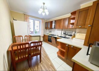 2-комнатная квартира в аренду, 72 м2, Республика Башкортостан, улица Зайнаб Биишевой, 11/2