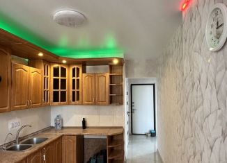 Сдаю двухкомнатную квартиру, 52 м2, посёлок городского типа Яблоновский, Шоссейная улица, 69/1к5