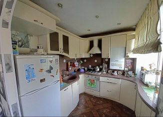 Продажа 4-комнатной квартиры, 61 м2, Дзержинск, улица Гайдара, 4