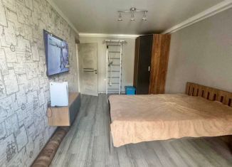 Продаю трехкомнатную квартиру, 70 м2, Пятигорск, улица 295-й Стрелковой Дивизии, 10