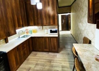 Сдается в аренду 2-ком. квартира, 87 м2, Ростов-на-Дону, улица Максима Горького, 130