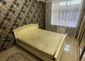 Сдаю 2-ком. квартиру, 60 м2, Махачкала, улица Керимова, 51к3
