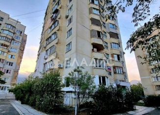 Продам трехкомнатную квартиру, 82 м2, Алушта, улица 60 лет СССР, 17