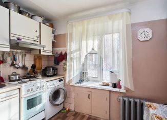 Продается 4-ком. квартира, 70 м2, Тюмень, улица 50 лет Октября