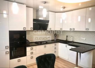 Продаю 3-ком. квартиру, 84.2 м2, Саратов, улица имени С.П. Лисина, 10