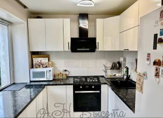 Продам 3-ком. квартиру, 55 м2, Калининград, Житомирская улица, 6