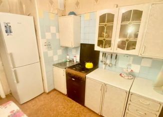 Сдам 2-ком. квартиру, 60 м2, Череповец, улица Командарма Белова, 7