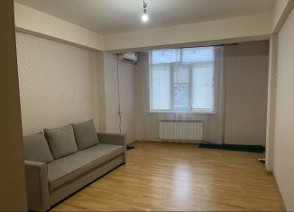 Сдается в аренду однокомнатная квартира, 42 м2, Махачкала, Шёлковая улица, 17