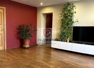 Продаю четырехкомнатную квартиру, 109.3 м2, Сергиев Посад, улица Осипенко, 2к2