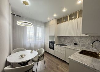 Продам 2-комнатную квартиру, 59 м2, Татарстан, улица Хусаина Мавлютова, 17Ек1