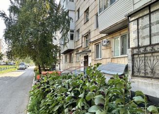 Продается двухкомнатная квартира, 46.7 м2, Октябрьский