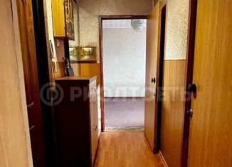 Продам 2-ком. квартиру, 44 м2, Мурманск, улица Адмирала Флота Лобова, 11к4