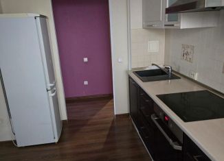 Сдам в аренду 3-комнатную квартиру, 63 м2, Республика Башкортостан, улица Габдуллы Амантая, 10