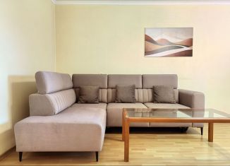 Сдам 2-ком. квартиру, 66.5 м2, Калининград, улица Еловая Аллея, 44