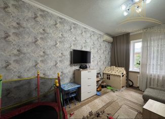 Продаю 2-ком. квартиру, 54 м2, Армавир, улица Дзержинского, 93