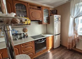 Продается 2-комнатная квартира, 62 м2, Новгородская область, улица Ломоносова, 37