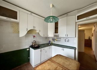 Продажа 2-комнатной квартиры, 49.7 м2, Смоленск, улица Маршала Ерёменко, 2