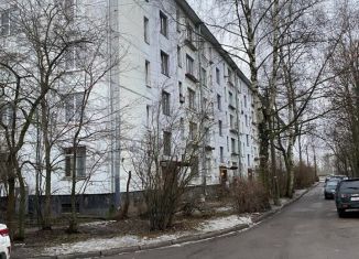 Продается трехкомнатная квартира, 41.6 м2, Санкт-Петербург, улица Лётчика Пилютова, 54к2, метро Проспект Ветеранов