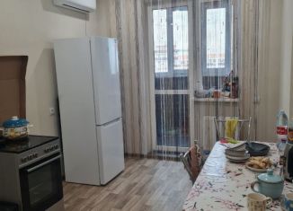 Сдается двухкомнатная квартира, 60.8 м2, Краснодар, улица Адмирала Серебрякова, 3к1