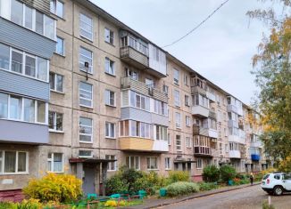 Двухкомнатная квартира на продажу, 45 м2, Омская область, улица Завертяева, 31