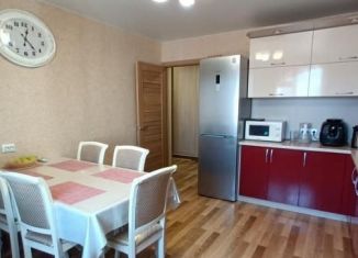 Продам 3-комнатную квартиру, 80 м2, Евпатория, улица Чапаева, 95