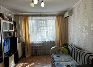 Продается 3-комнатная квартира, 48.6 м2, Гуково, улица Карла Маркса, 43