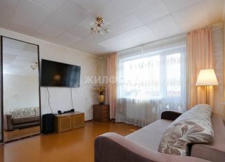 Продам 2-комнатную квартиру, 44.7 м2, Новосибирская область, улица Петухова, 136
