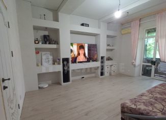 Продам 3-комнатную квартиру, 81 м2, Крымск, Революционная улица, 103