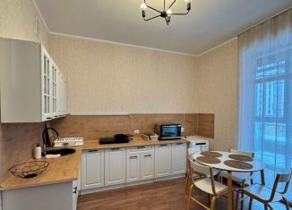 Сдается 3-комнатная квартира, 90 м2, Екатеринбург, Олимпийская набережная, 9/2, метро Уральская