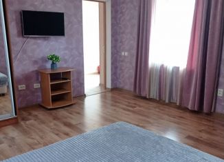 Аренда двухкомнатной квартиры, 65 м2, Евпатория, улица Пушкина, 32