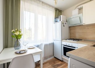 Сдача в аренду 2-ком. квартиры, 48 м2, Санкт-Петербург, улица Ленсовета, 93, метро Звёздная