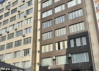 Продам 3-комнатную квартиру, 90 м2, Каспийск, улица Магомедали Магомеджановa, 28