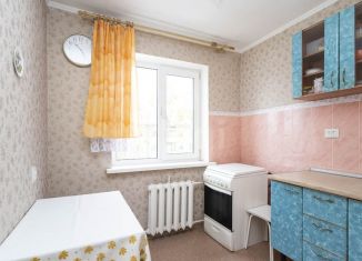 Продаю 3-ком. квартиру, 55 м2, Тюмень, улица Пермякова, 22