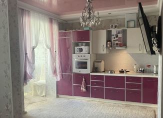 Сдается в аренду трехкомнатная квартира, 80 м2, Краснодарский край, Пионерская улица, 43