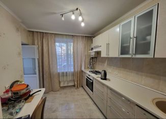 Сдам 3-ком. квартиру, 65 м2, Черкесск, площадь Кирова, 22