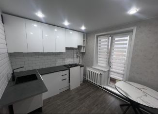 Продается 3-ком. квартира, 66 м2, Остров, улица Меркурьева, 12