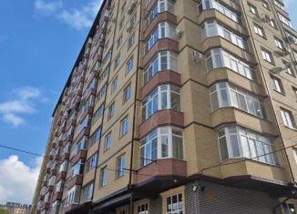 Сдаю в аренду 2-ком. квартиру, 70 м2, Черкесск, Кавказская улица, 56