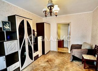 Продам 3-ком. квартиру, 50 м2, Москва, САО, Клинская улица, 21