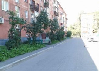 Сдам в аренду 2-ком. квартиру, 43 м2, Кемеровская область, Октябрьский проспект, 31