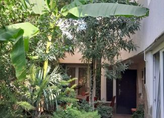 Сдам в аренду 3-комнатную квартиру, 65 м2, Ялта, переулок Ломоносова, 9