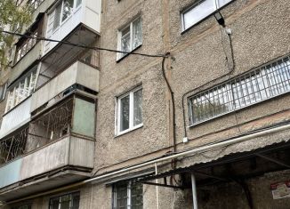 Продаю двухкомнатную квартиру, 49.2 м2, Энгельс, улица Тельмана, 10