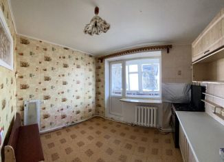 Продается 3-ком. квартира, 72 м2, Феодосия, улица Дружбы, 38