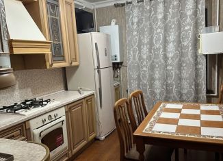 Сдается 4-ком. квартира, 90 м2, Дагестан, улица Оскара, 20